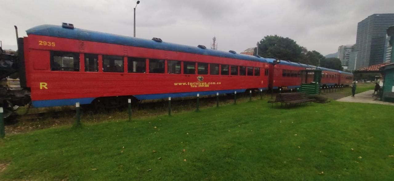 La Parada Del Tren Hostel Bogota Exterior photo